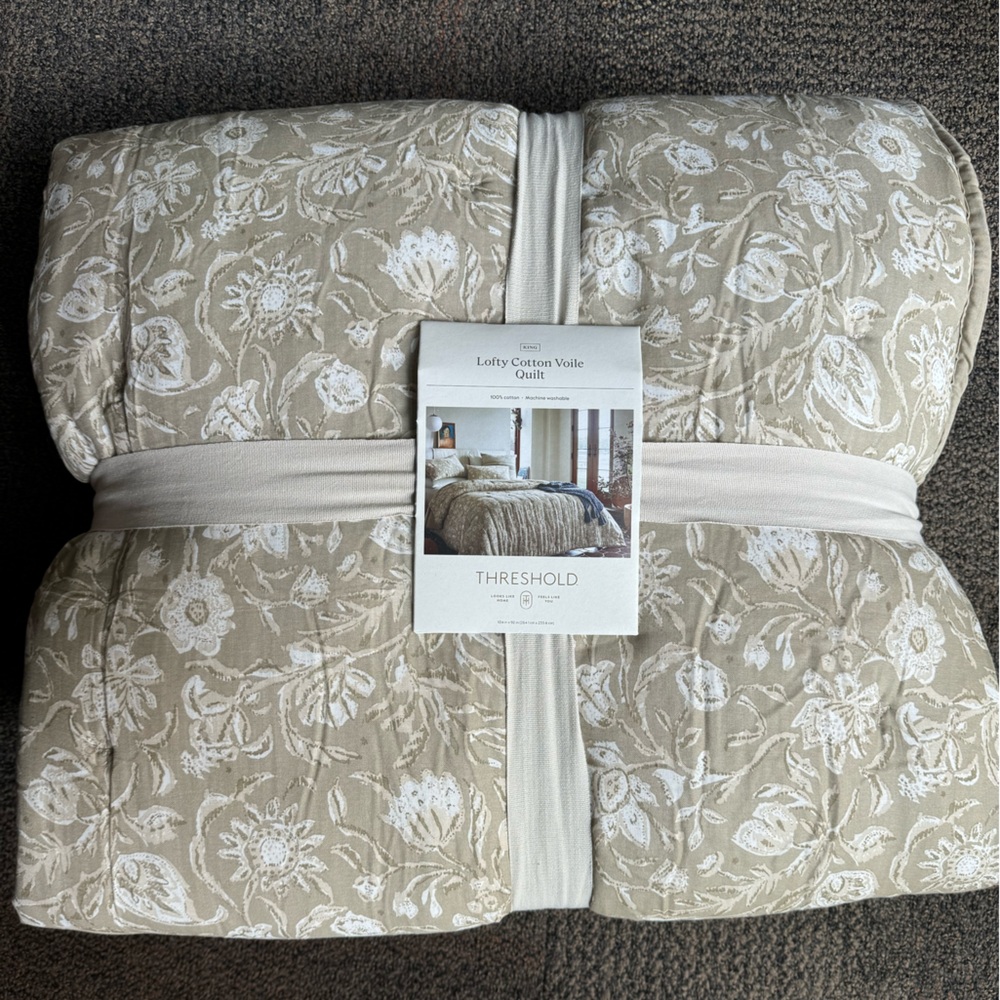 King Floral Print Trad Cotton Voile Lofty Quilt
Green - Threshold T™